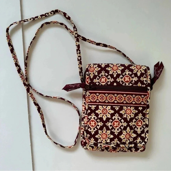 Vera Bradley "Medallion" Mini Hipster - Picture 1 of 8